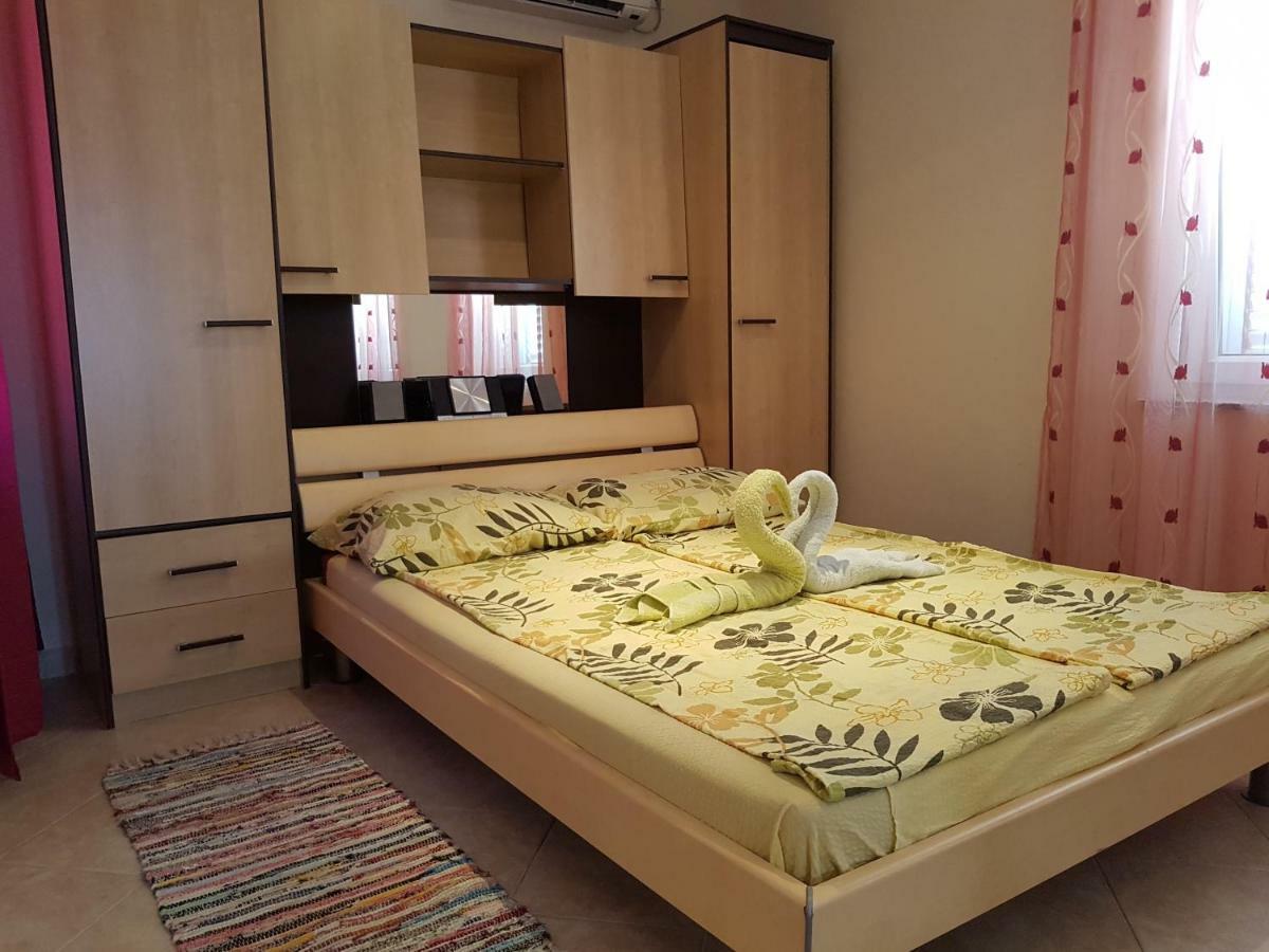 Apartments Mara Novi Vinodolski Eksteriør billede